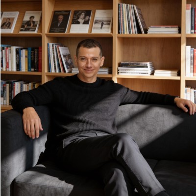 Francisco Lugo in a library of hospitality magazines